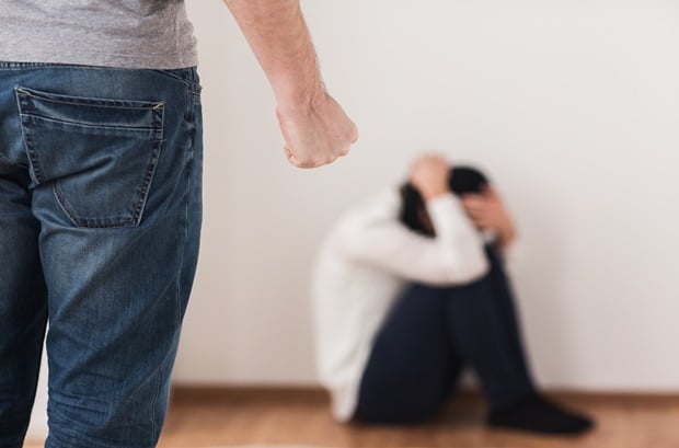 평소 호감을 가진 직장 동료가 자신의 고백을 거절하자 집으로 유인해 성폭행한 20대가 14일 항소심에서 징역 12년을 선고받았다. 사진은 기사와 무관함. /사진=이미지투데이