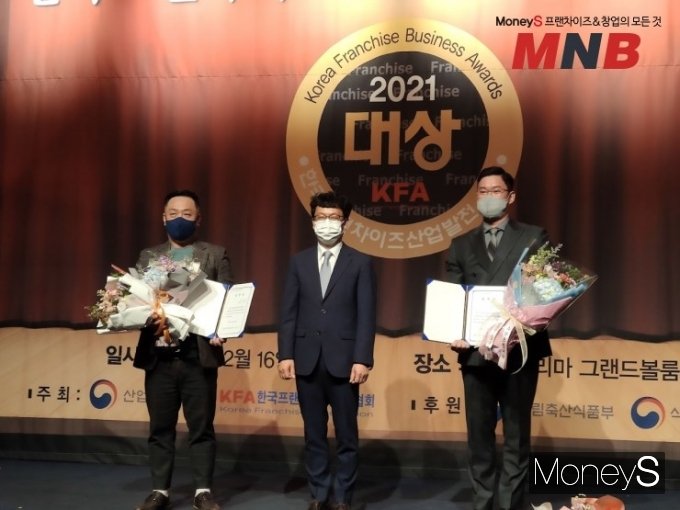 (좌) 이남억 걸작떡볶이치킨 본부장 (우) 역전할머니 소종근 대표 (사진=강동완 기자)