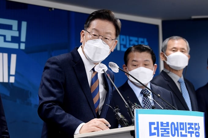 이재명 더불어민주당 대선 후보가 5대 국방공약을 발표했다. 사진은 24일 서울 여의도 민주당 당사에서 국방공약을 발표하는 이재명 후보. /사진=뉴스1