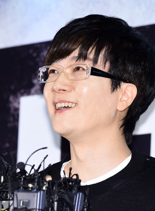 서태지는 1972년생으로 1992년 서태지와 아이들 1집 앨범 ‘난 알아요’를 통해 데뷔했다. 2013년 16세 연하 배우 이은성과 결혼해 슬하에 딸 담이 양을 두고 있다. /사진=뉴스1