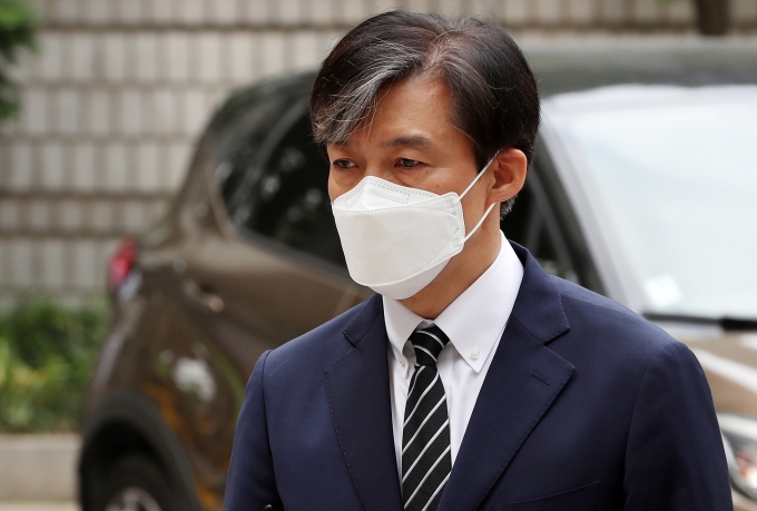 조국 전 법무부 장관은 26일 이준석 국민의힘 대표의 말을 이용해 윤석열 대선후보가 '어두운 욕망의 화신'일 뿐이라고 비난했다./사진=김휘선 머니투데이 기자