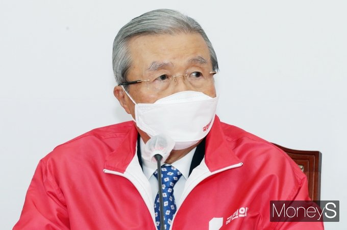 [머니S포토] 무차별 통신자료 조회 논란, 공수처 비판하는 김종인 野 총괄선대위
