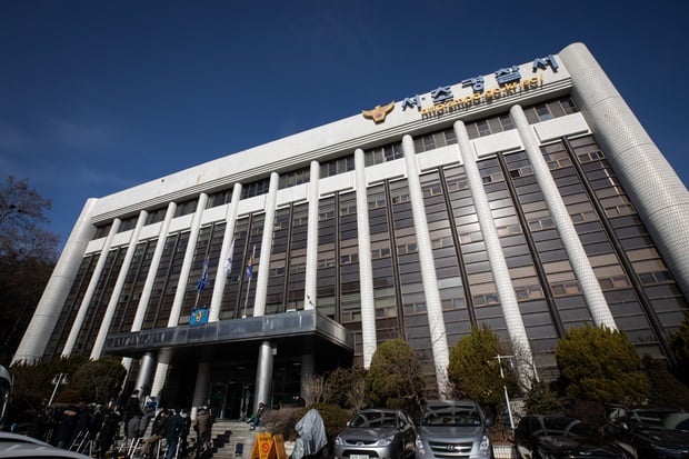 서울 서초구 한 상가건물에서 군사용 폭발물로 의심되는 물품이 발견됐다는 신고가 접수돼 경찰이 군사경찰에 사건을 인계했다. 사진은 서울 서초경찰서 전경. /사진=뉴스1