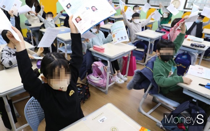 [머니S포토] 야호! 겨울방학이다