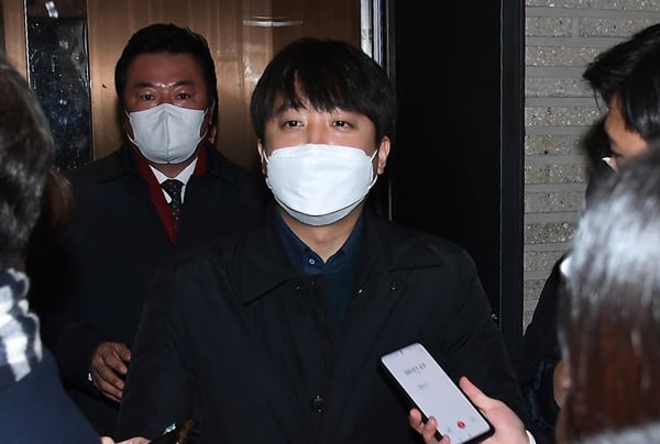 국민의힘 지도부에서 이준석 대표의 사퇴결의안을 추진 중인 것으로 알려졌다. 사진은 이준석 대표가 6일 서울 여의도 중앙당사에서 비공개 최고위원회의를 마친 후 나서는 모습. /사진=뉴스1 