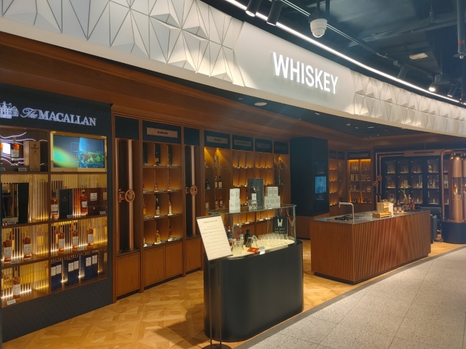 아영FBC가 싱글몰트(Single Malt) 샵을 롯데백화점 내 새롭게 오픈했다.(아영FBC 제공)