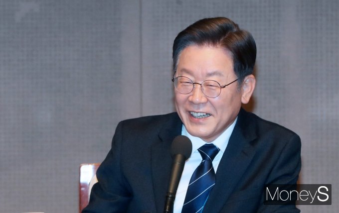 이재명 더불어민주당 후보 둘째 형 이재영씨가 '이재명 형수 욕설'사건이 벌어진 원인을 얘기했다. 사진은 지난 6일 대통령선거 후보자 초청 토론회에 참석한 이재명 후보. /사진=국회사진취재단