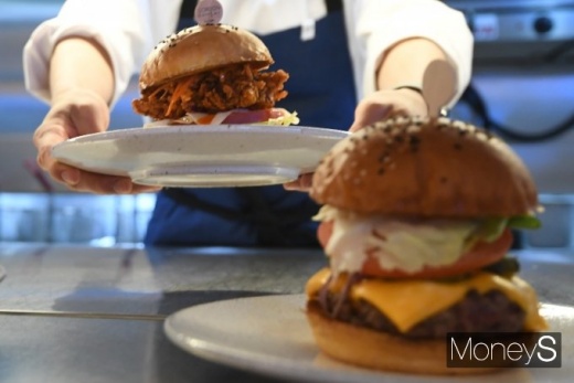 14만원짜리 햄버거' 등장… 고든 램지 버거 공식 오픈 - 머니S