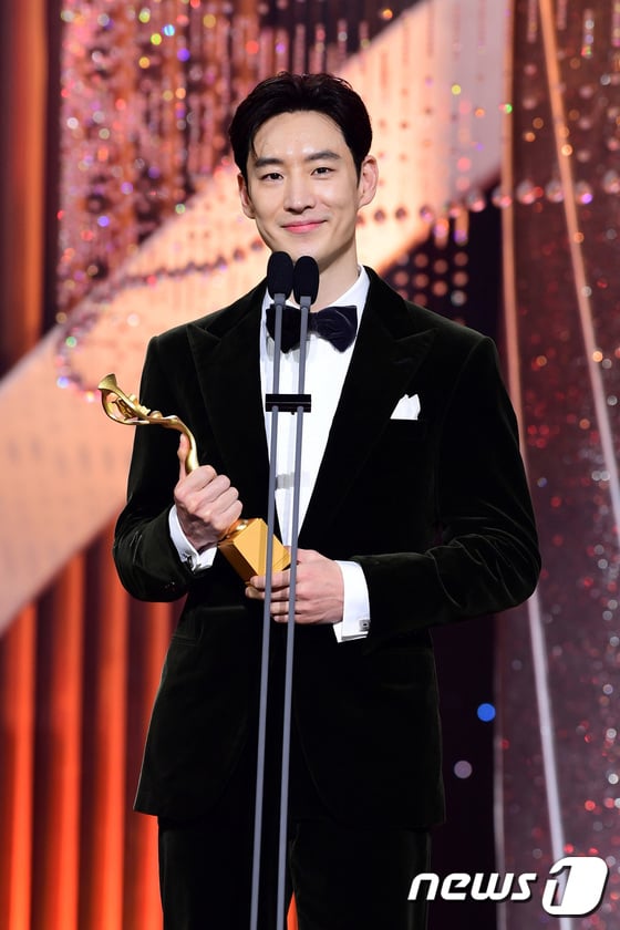배우 이제훈이 6년 만에 수익률 200배를 기록하며 배용준을 제치고 연예계 투자의신에 등극했다./사진=뉴스1 