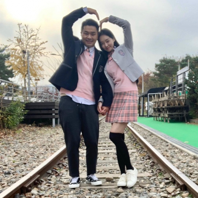 정준(왼쪽) 김유지 커플/ 사진=정준 인스타그램 © 뉴스1
