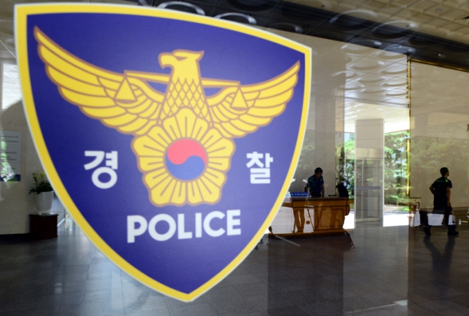 서울 소재 한 대형 복합쇼핑몰 지하 주차장에 주차돼 있던 차량에서 50대 남성이 숨진 채 발견됐다. /사진=뉴시스