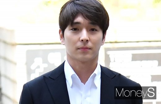 2019년 ‘정준영 단톡방’ 사건과 관련해 집단 성폭행 혐의로 2년 6개월의 실형을 살고 출소한 그룹 FT아일랜드 출신 최종훈(31)의 근황이 전해졌다. /사진=장동규 기자
