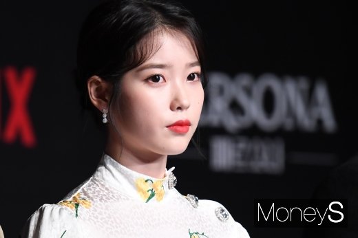 가수 겸 배우 아이유 측이 시즌그리팅 MD의 불량 문제를 사과하고, 악성게시물에 대한 법적 대응 현황을 알렸다. /사진=장동규 기자