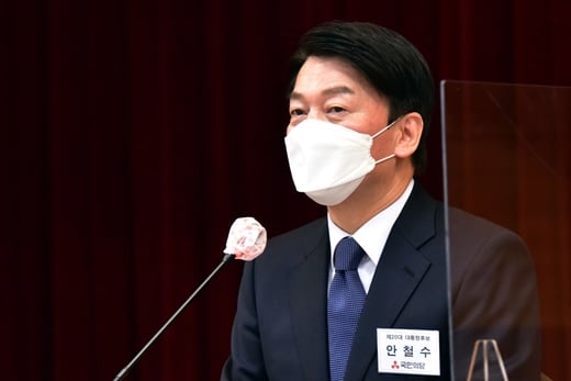 안철수 국민의당 대선 후보가 14일 서울 강서구 대한한의사협회에서 열린 정책간담회에서 인사말을 하고 있다. /사진=뉴시스(국회사진기자단)