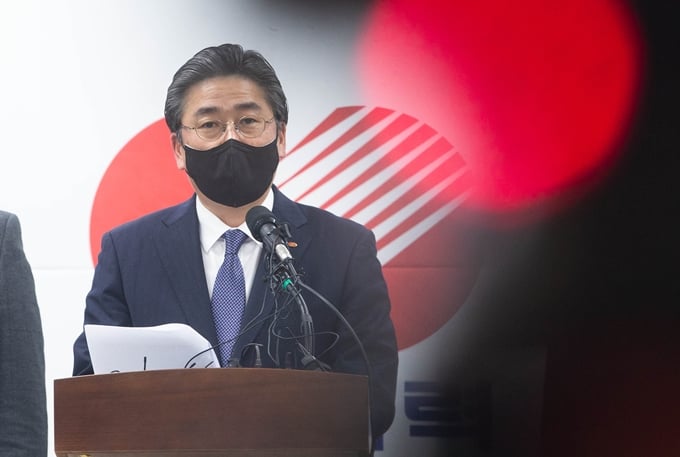 한국전력공사 협력업체 소속 김모씨(38) 사망사고와 관련해 한전이 도급인으로 규정될 수 있다는 주장이 나왔다. 사진은 지난 9일 서울 서초구 한전아트센터 회의실에서 감전사고 방지 종합대책을 발표하는 정승일 한국전력공사 사장. /사진=뉴스1