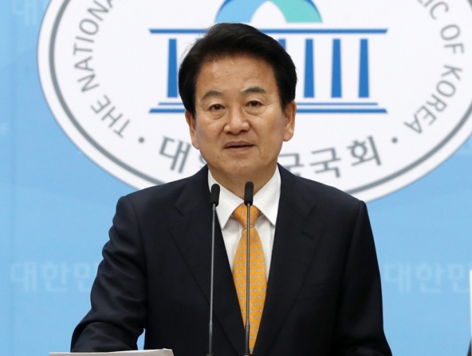 정동영 전 통일부장관이 이재명 더불어민주당 대선 후보를 공개 지지하며 민주당에 복당을 신청했다. 사진은 정 전 장관이 2020년 4월 여의도 국회 소통관에서 기자 회견하는 모습. /사진=뉴스1