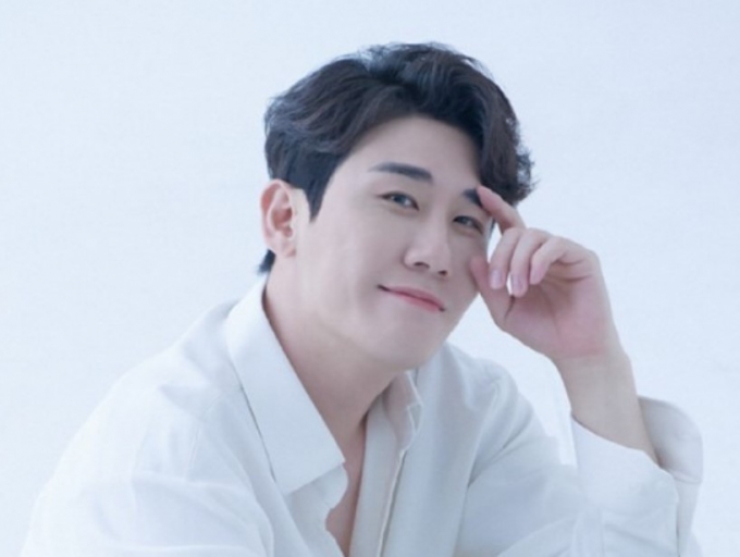 가수 영탁과 막걸리 상표권을 두고 분쟁을 벌이고 있는 예천양조 측이 영탁과 그의 모친을 상대로 형사고소를 진행하겠다고 한 가운데, 영탁 측이 악의적으로 여론몰이를 하고 있는 예천양조에 강경대응하겠다고 밝혔다. /사진=밀라그로 제공