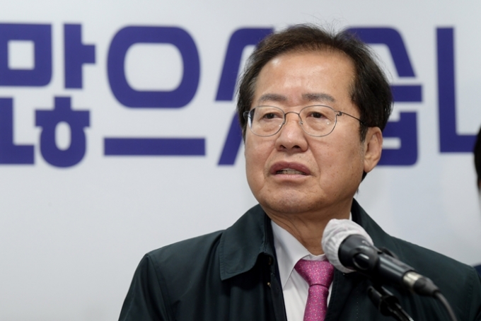 21일 홍준표 의원(국민의힘·대구 수성구을)이 국민의힘 선대본부 합류를 묻는 질문에 명확한 답을 내놓지 않았다. 사진은 지난해 11월8일 서울 영등포구 여의도 BNB타워에서 열린 JP희망캠프 해단식에서 인사말을 하는 홍 의원. /사진=뉴스1