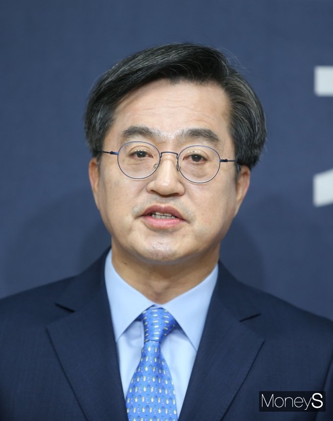 [머니S포토] 김동연 대선후보, 긴급기자회견 개최