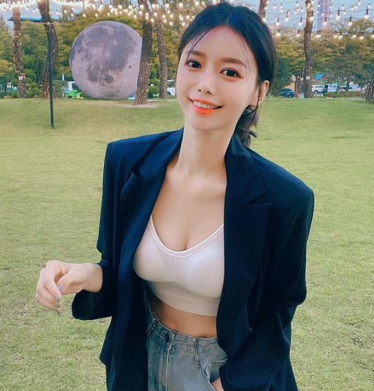 치어리더 이아영이 지난 20일 자신의 인스타그램을 통해 화끈한 몸매를 공개했다. /사진=이아영 인스타그램