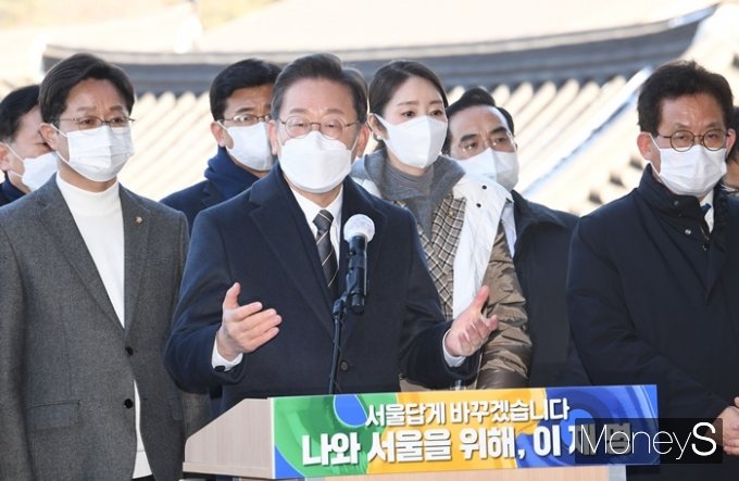 이재명 더불어민주당 대선 후보가 21일 서울 은평구 은평한옥마을 한옥역사 박물관에서 '서울을 대전환의 시대, 글로벌 경제·문화를 선도하는 도시로 만들겠다고 밝혔다. /사진=국회사진취재단