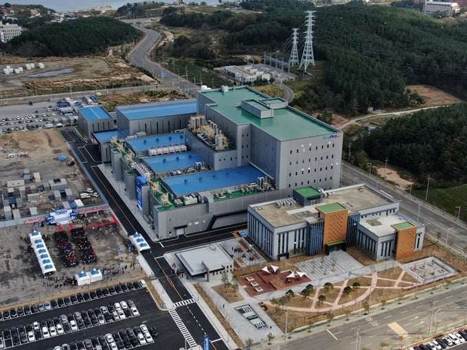 에코프로비엠 청주 공장에서 화재가 발생한 후 주가가 하락해 코스닥 1위 자리를 내줬다. 사진은 기사 내용과 무관한 에코프로비엠 포항1공장. /사진=뉴스1