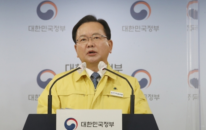 24일 김부겸 총리가 정부서울청사서 '설 연휴 특별방역 관련 대국민 담화문'을 발표했다. 사진은 이날 김 총리가 대국민 담화를 발표하는 모습. /사진=뉴스1