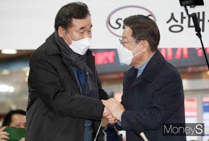 [머니S포토] '우린 원팀' 이재명·이낙연 