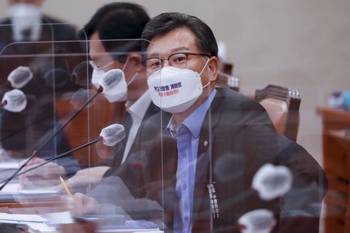 이양수 국민의힘 대선본부 수석대변인이 논평을 통해 "황당무계한 무속 프레임을 씌우는 것을 보니 민주당 처지가 급하긴 무척 급해진 듯하다"고 비판했다. 사진은 지난해 10월  여의도 국회에서 열린 국정감사에 참석한 이 수석대변인의 모습. 사진=뉴시스