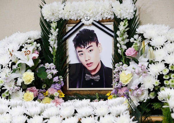 래퍼 아이언(본명 정헌철)이 사망 1주기를 맞았다. 사진은 지난해 1월26일 래퍼 아이언(본명 정헌철,29)의 빈소가 마련된 서울 중구 국립중앙의료원 장례식장. /사진=뉴스1