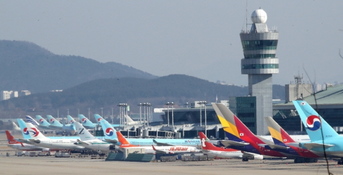 대한항공과 아시아나항공의 통합을 앞두고 각국 경쟁당국의 심사 결과에 관심이 쏠린다. /사진=뉴스1