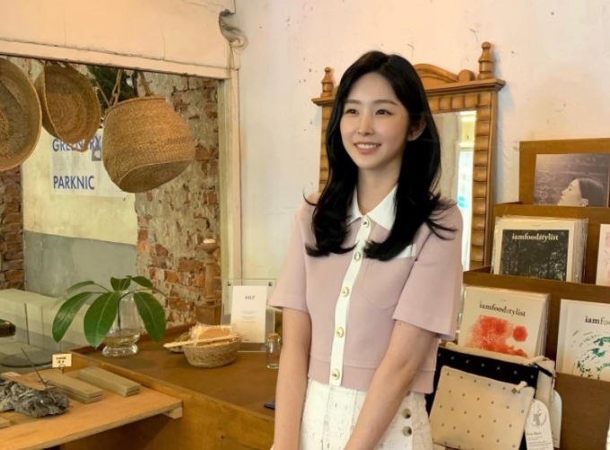 유튜버 프리지아와 같은 소속사인 '하트시그널 시즌3'에 출연한 크리에이터 박지현이 최근 가품을 착용했다는 의혹에 휘말렸다. /사진=박지현 인스타그램