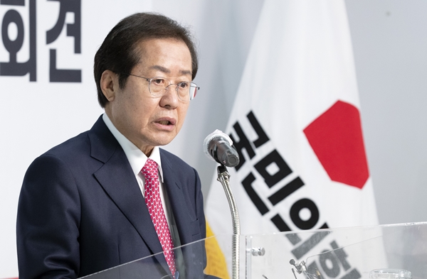 28 ȫǥ  ǿ "ȭ̺ε   ؾ  "̶ 븦 ڴٰ ߴ.   1031   ǵ  缭 ߾ϴ ȫ ǿ. /=1