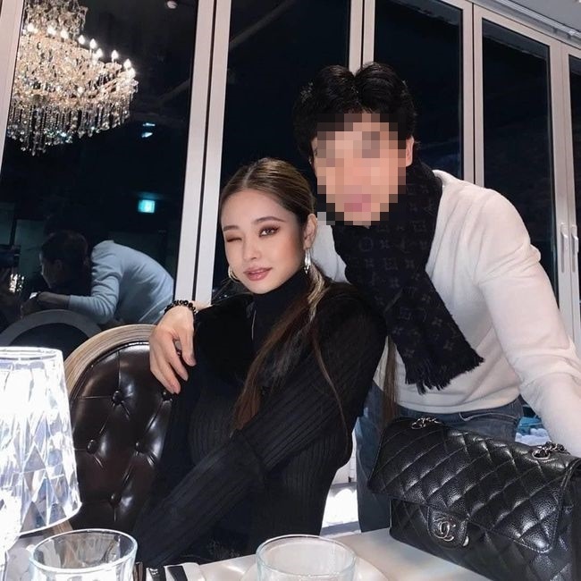 가품 논란으로 활동을 중단한 유튜버 송지아(프리지아) 아버지 논란에 대해 부산의 한 업소가 반박에 나섰다. /사진=송지아 인스타그램