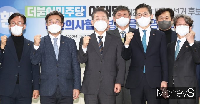 [머니S포토] 의협찾은 與 이재명 