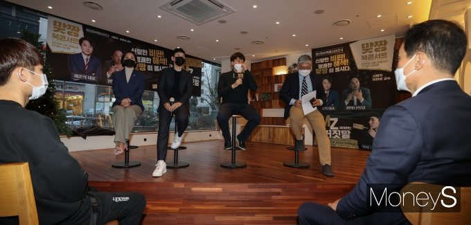 [머니S포토] 북 콘서트서 축사하는 이준석 대표