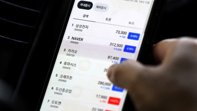 지난 27일 삼성전자가 지난해 역대급 실적을 발표한 가운데 증권가에서는 엇갈린 전망이 나오고 있다. /사진=뉴시스