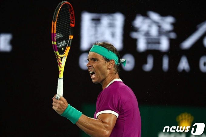 라파엘 나달이 30일(한국시간) 호주오픈 결승에서 다닐 메드베데프를 꺾고 우승을 차지했다. © AFP=뉴스1