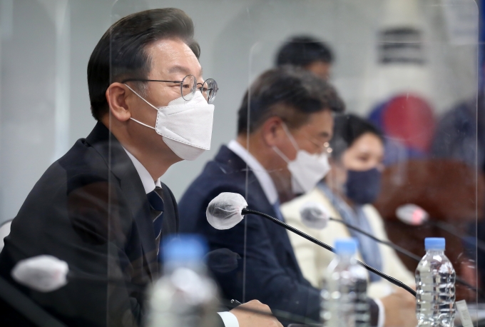 이재명 더불어민주당 대선 후보가 청년 3대 공정정책 사법시험 일부 부활, 대입수능 정시 확대, 청년 공정채용 확대를 발표했다. 사진은 지난 28일 이 후보가 서울 용산구 대한의사협회를 방문해  모두발언을 하던 모습. /사진=뉴스1