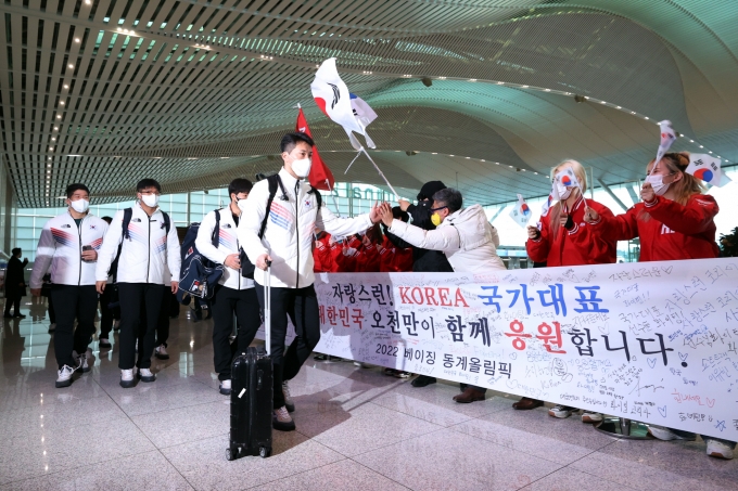베이징 동계올림픽 선수단 본진이 31일 출국했다. /사진=뉴시스