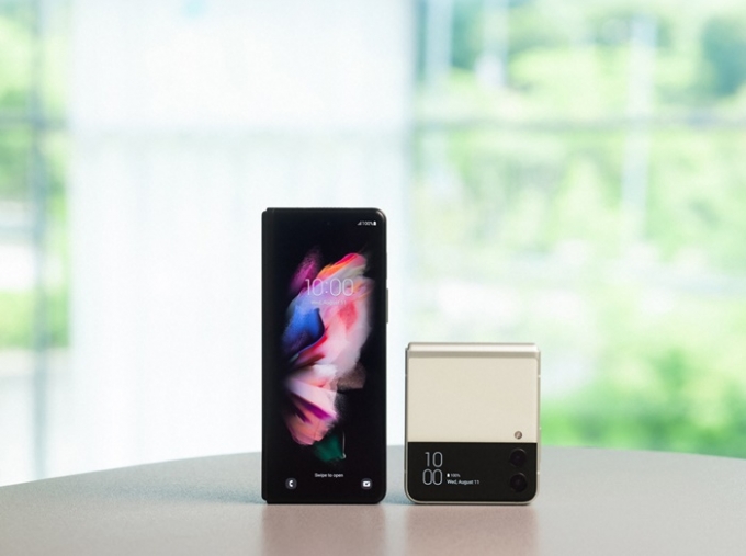 Samsung posted the robust sales as Galaxy Z Fold 3 and Galaxy Z Flip 3(photo) made global big hit. /Photo=Samsung Electronics