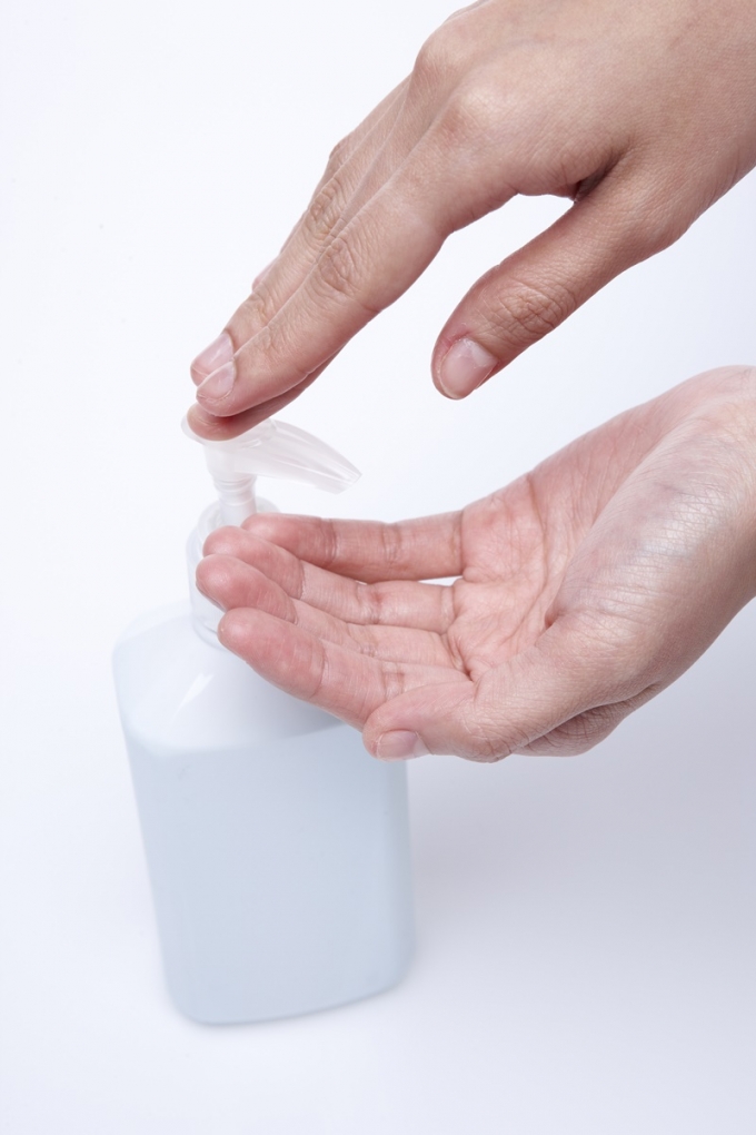 한 자양업자 커뮤니티에 최근 손 소독제를 시럽으로 착각해 커피에 넣은 손님이 카페 측에 항의했다는 글이 올라왔다. 카페 측은 본사 지침을 따랐다고 반박했다. 사진은 기사와 관련 없음. /사진=이미지투데이