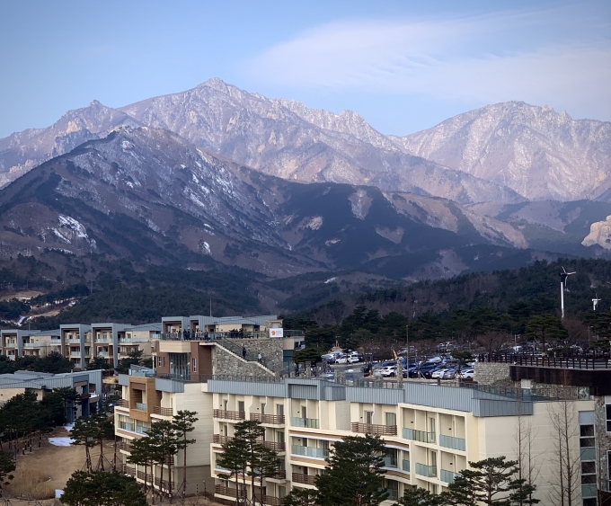 눈이 내려앉은 설악산© 뉴스1 윤슬빈 기자