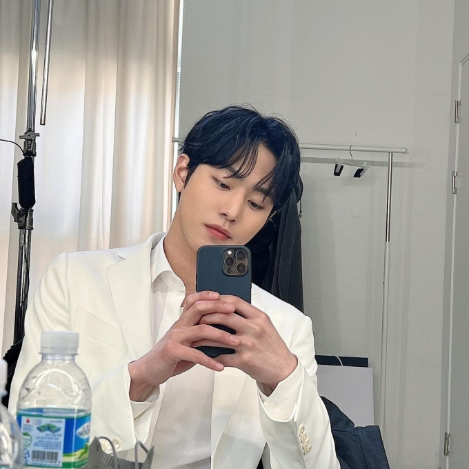 사진=안효섭 인스타그램