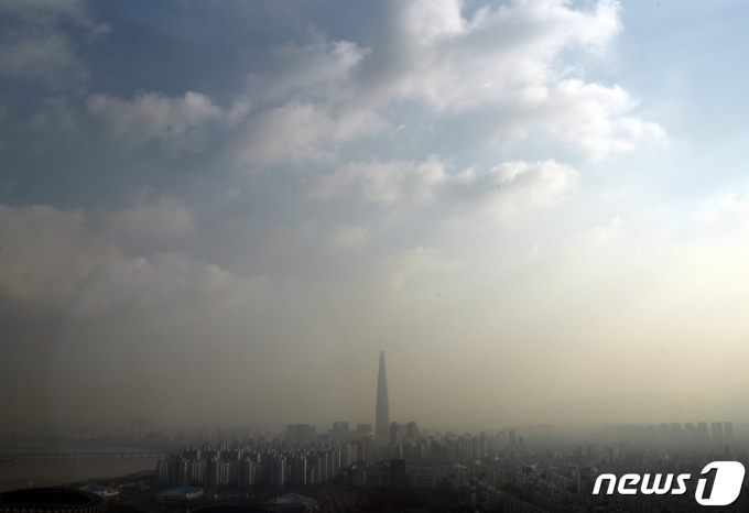 수도권, 내일 미세먼지 예비저감조치 발령…공공부문 선제적 감축 시행 - 머니S 수도권, 내일 미세먼지 예비저감조치 발령…공공부문 선제적 감축 시행 - 머니S
