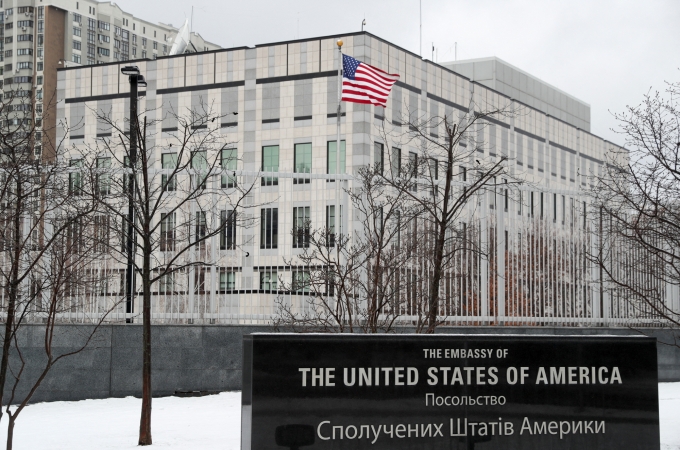 미국 정부가 우크라이나 주재 대사관 직원들에게 대피 명령을 내렸다. 사진은 우크라이나 키예프에 있는 미국 대사관. /사진=로이터