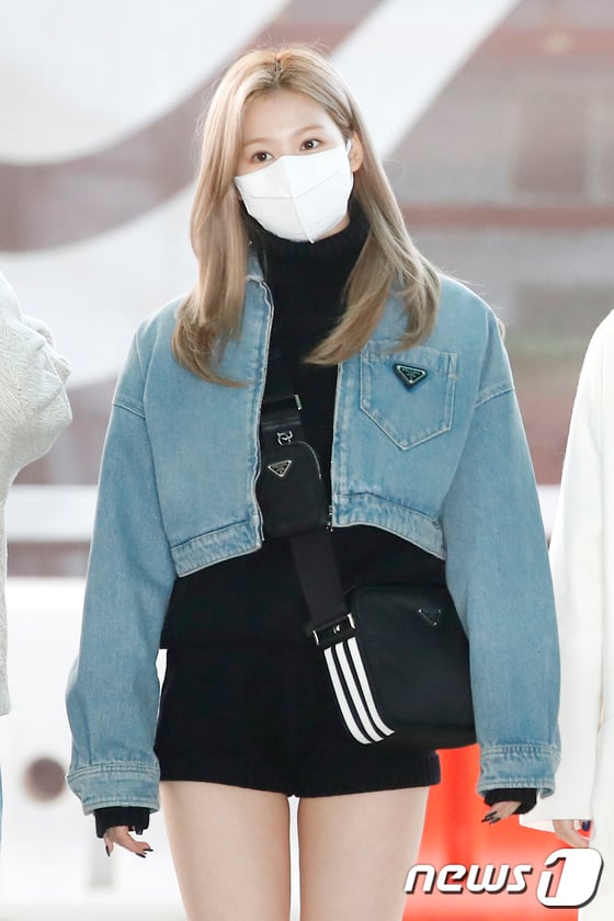[사진] 사나, 공항에 뜬 바비인형