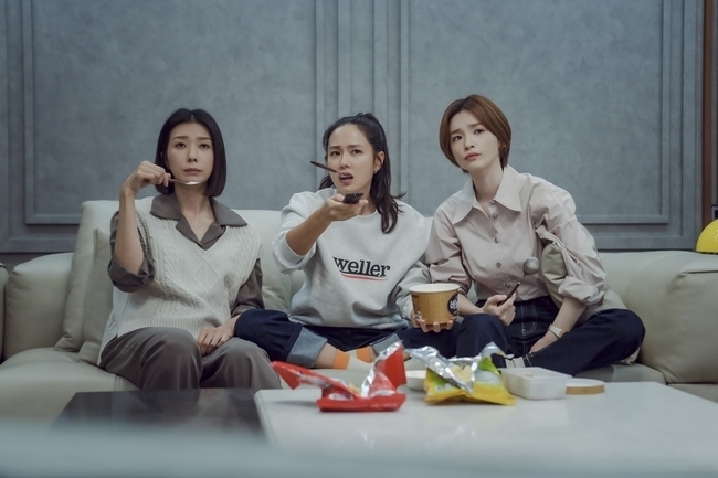 JTBC 새 수목드라마 '서른, 아홉'이 첫방송을 앞두고 있다. 사진은 배우 김지현, 손예진, 전미도(왼쪽부터). /사진=JTBC 스튜디오 제공