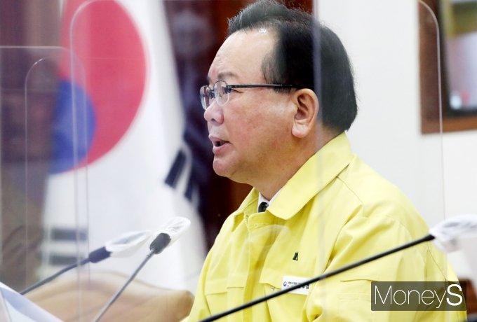 [머니S포토] 국민 앞 개인방역 당부하는 김부겸 총리