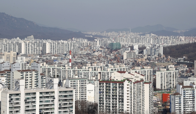 무주택 미혼 청년 10명 중 8명은 내 집을 꼭 소유해야 한다는 인식이 있었다. 주택 구입시 부모의 경제적 지원을 기대하는 청년은 81.3%로 그렇지 않은 경우(74.6%)보다 내 집을 꼭 소유해야 한다는 의식이 더 강했다. /사진=뉴스1